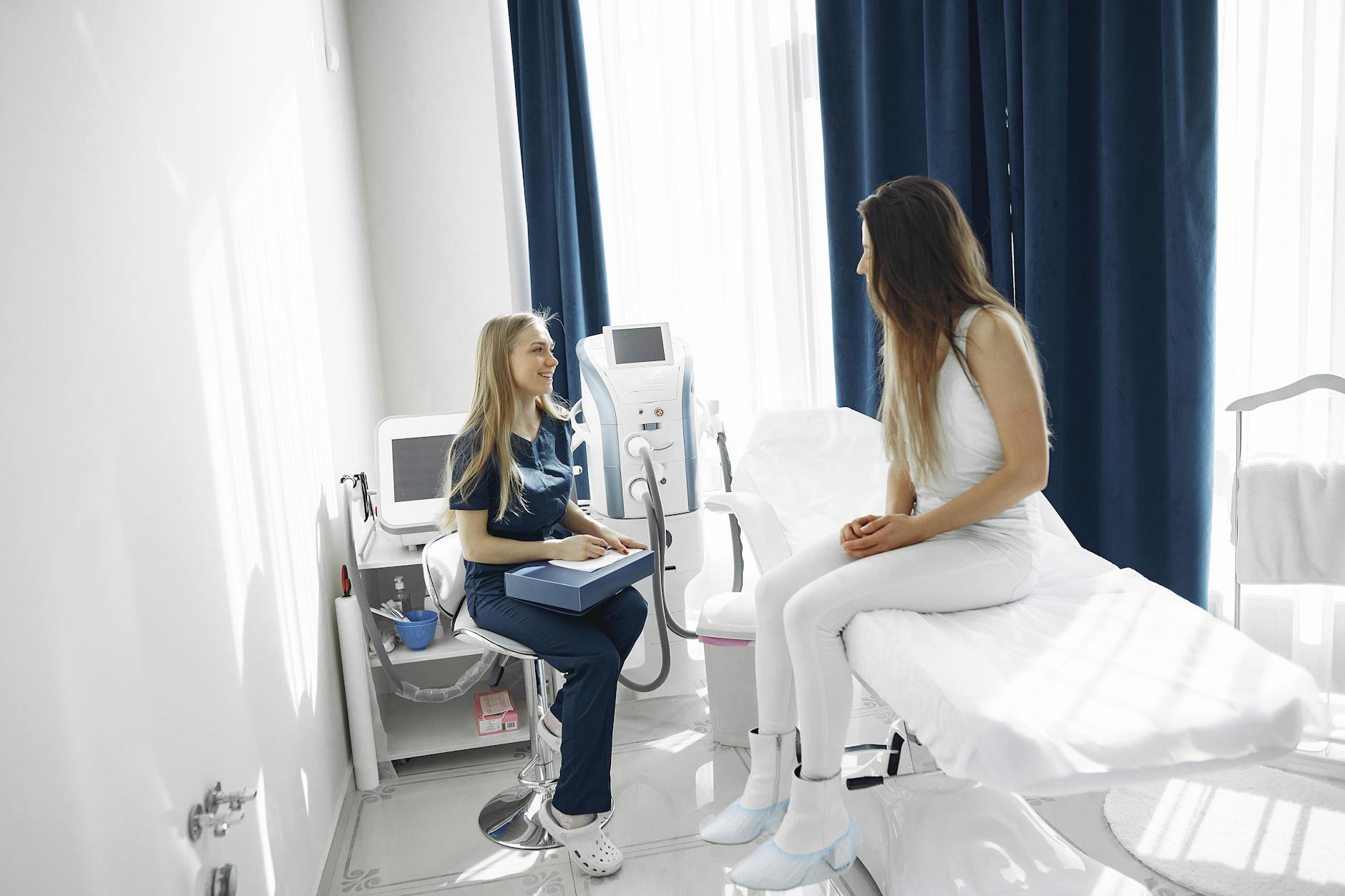 Pauline Kupper FNP-C consulting with a patient at Better Living Medical Home in Phoenix, AZ